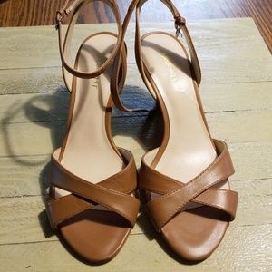Nine West tan short wedge sandals sz 8